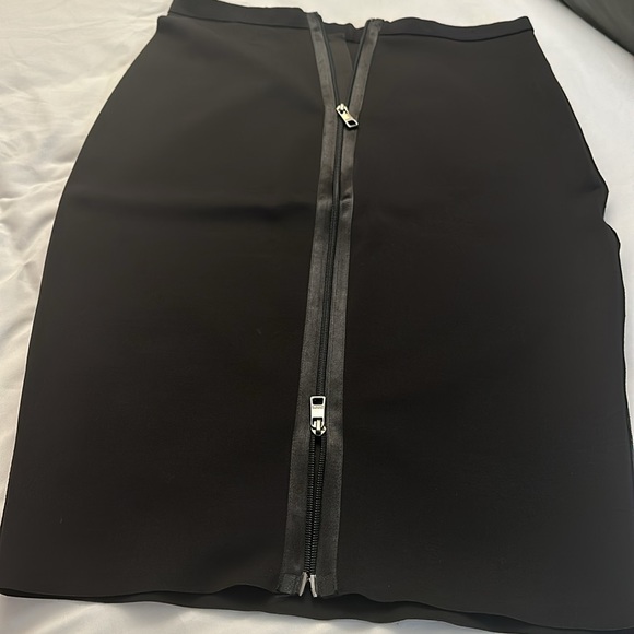 Black banana republic midi skirt - Picture 3 of 4